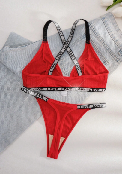 Conjunto Crimson Love – Lencería Roja con Escote V y Cierre Frontal