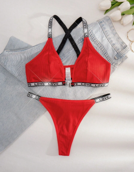 Conjunto Crimson Love – Lencería Roja con Escote V y Cierre Frontal